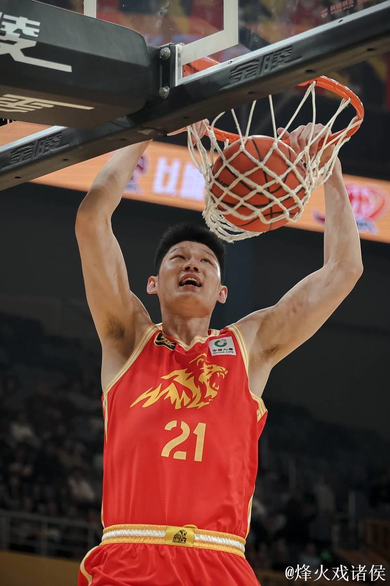 胡金秋18分广厦胜山东 齐麟17分新疆胜北控